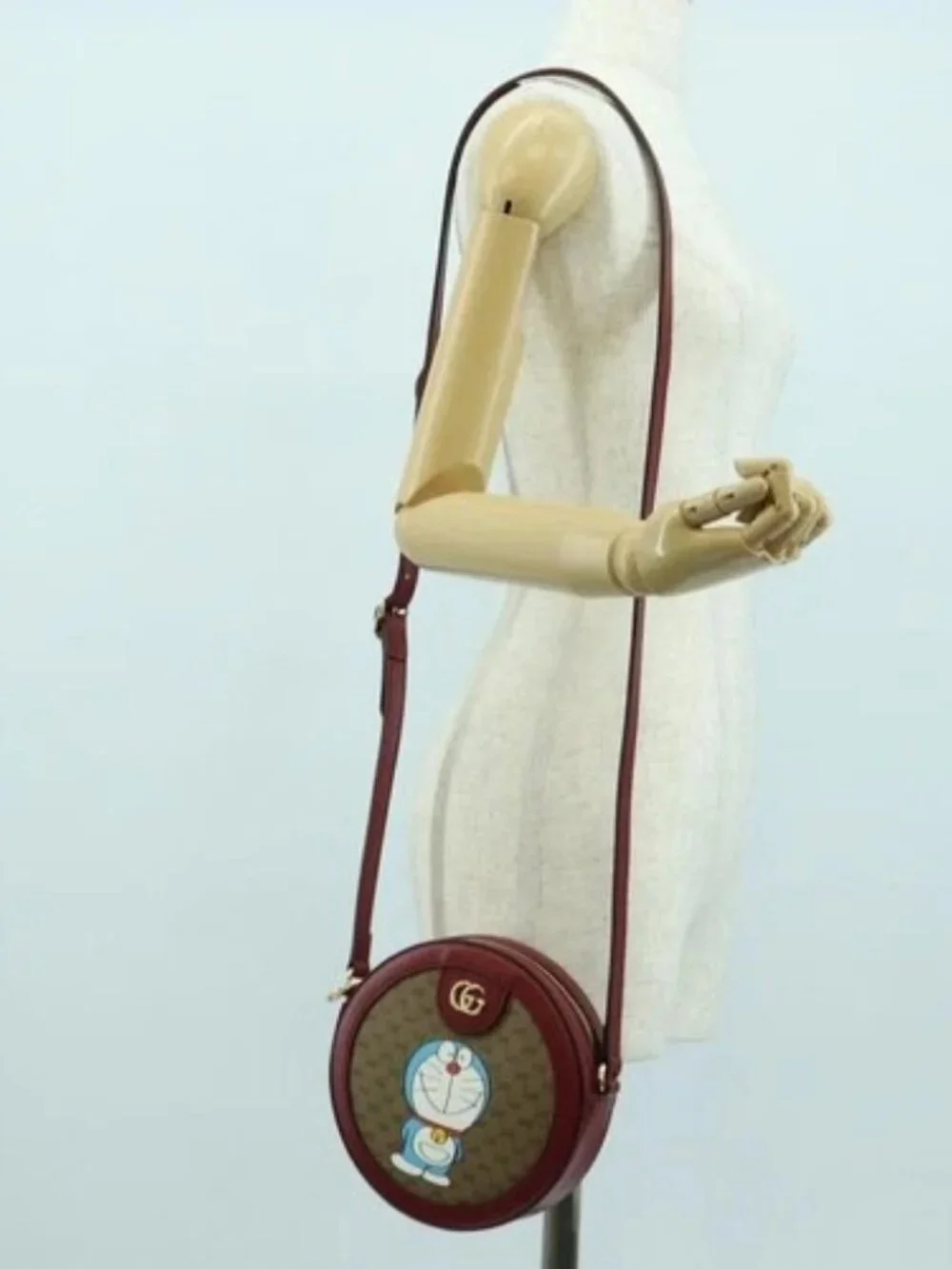 Gucci brand	gucci color	beige